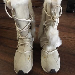 NIKE Women’s snow boots